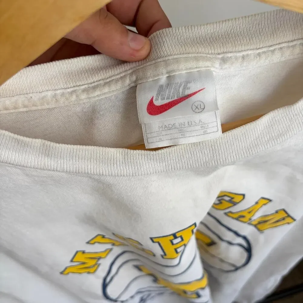 Vintage 90s Nike Michigan Basketball Tee Mens XL Retro University Streetwear